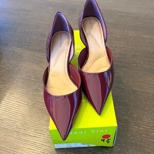 Gianni Bini Maroon Pointed Heels